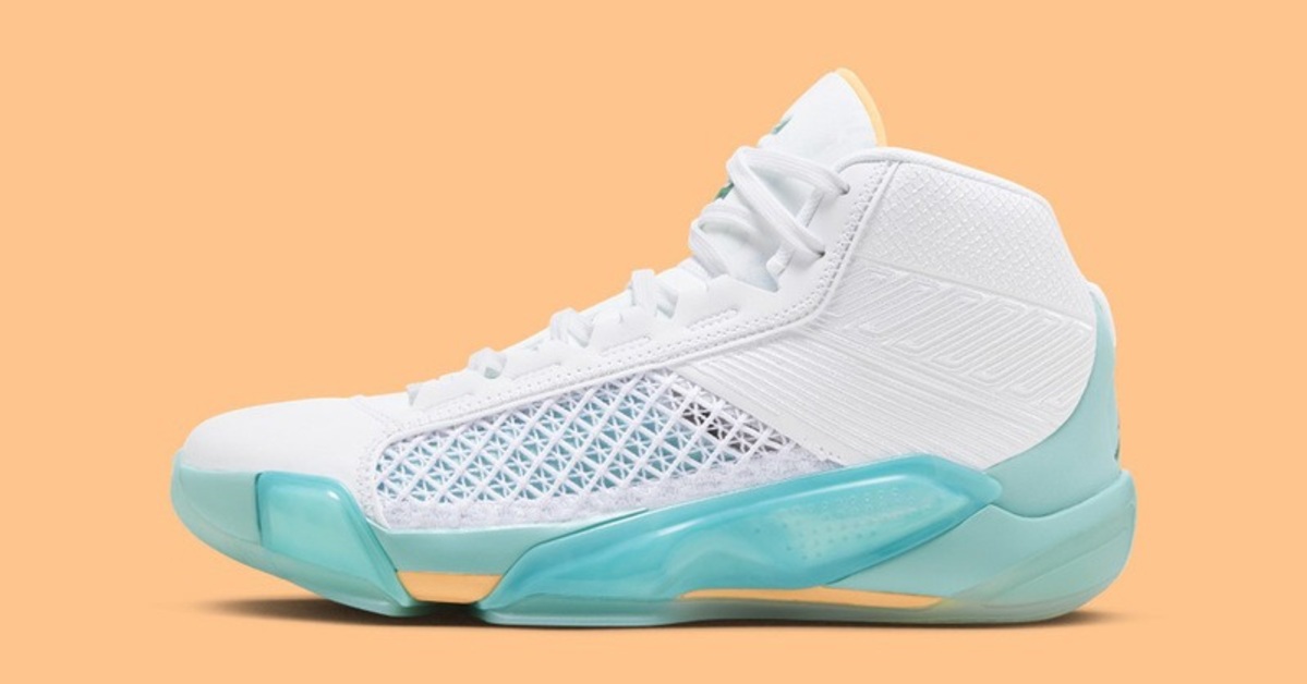 Guo Ailun Brings Back the Shine of Turquoise Guo Ailun Brings Back the Shine of Turquoise