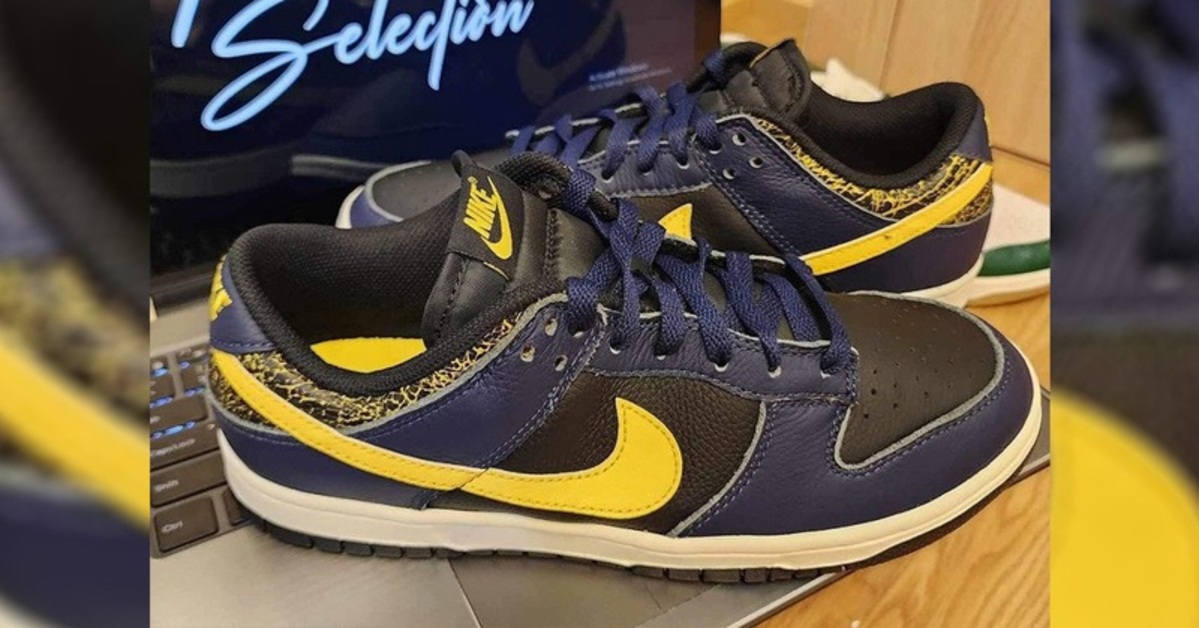 The Nike Dunk Low Vintage "Michigan" Brings Back the 80s The Nike Dunk Low Vintage "Michigan" Brings Back the 80s