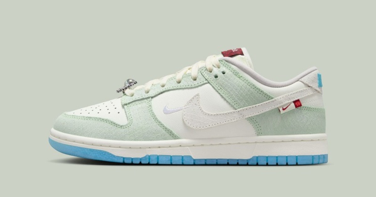 Flowers and Claws on the Nike Dunk Low LX "Just Do It" Flowers and Claws on the Nike Dunk Low LX "Just Do It"