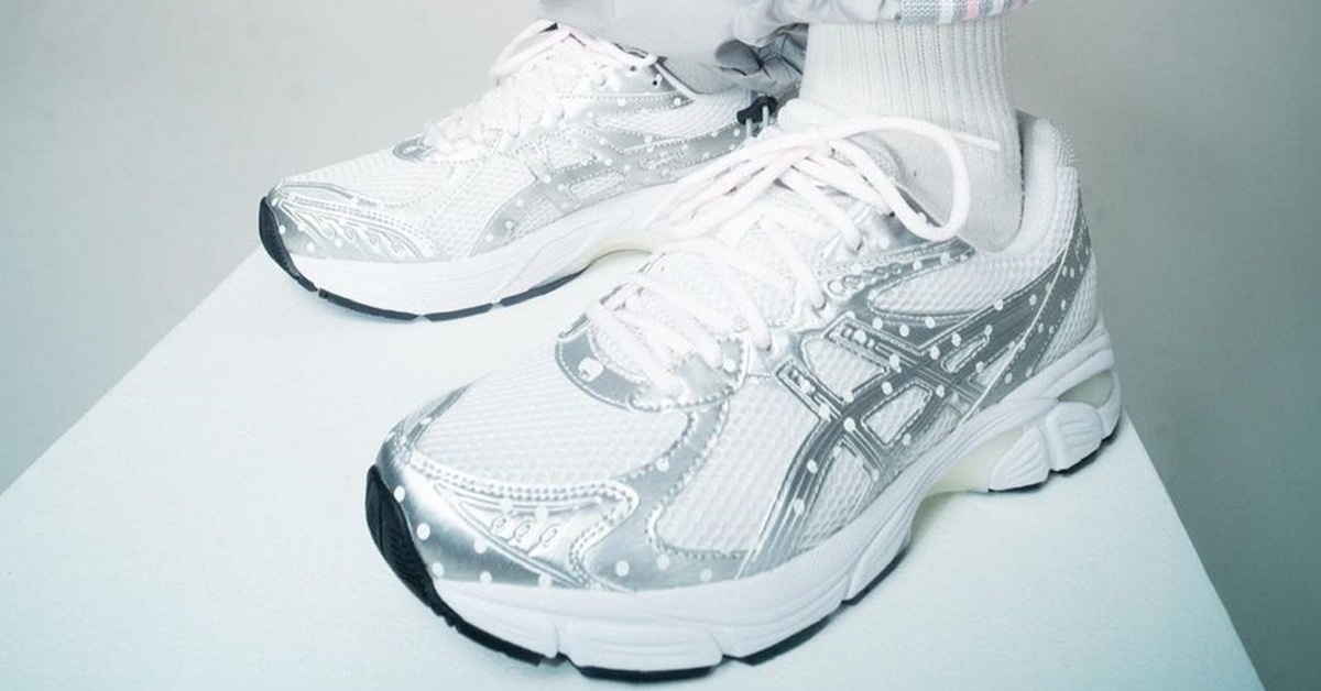 Check out this Chrome Coloured PaperGirl Paris x BEAMS x ASICS GT-2160