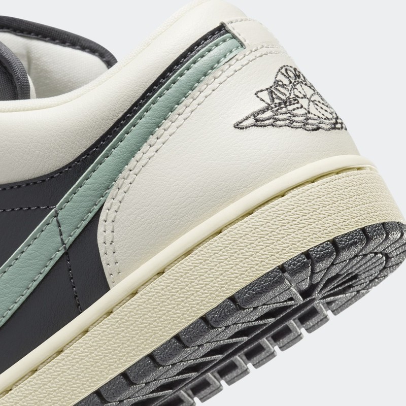 Air Jordan 1 Low "Jade Smoke" | DC0774-001