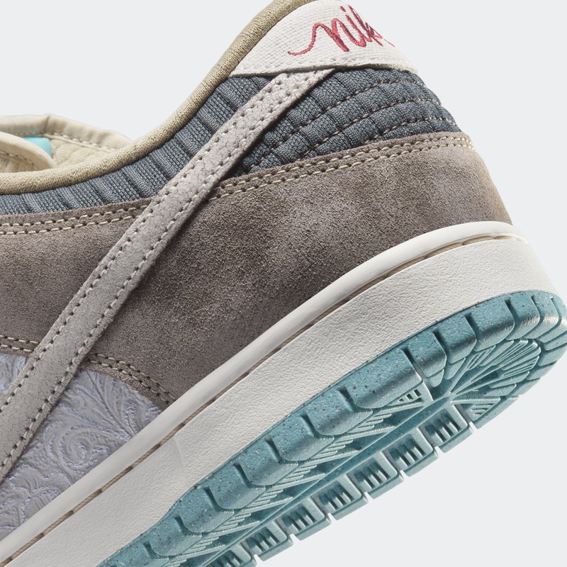 Nike SB Dunk Low "Live, Laugh, Love" | FZ3129-200