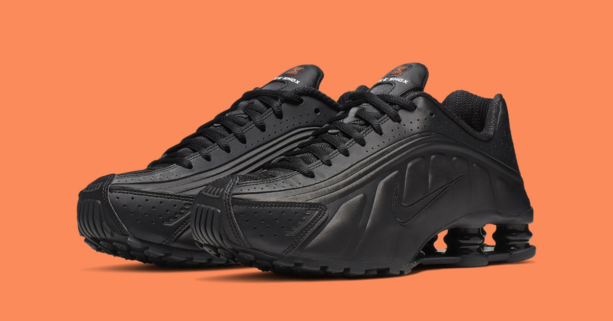 Nike Shox R4 "Black" bereitet sich auf den Restock 2024 vor Nike Shox R4 "Black" bereitet sich auf den Restock 2024 vor