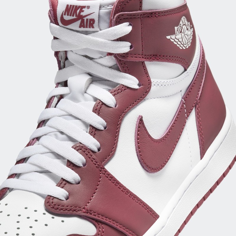 Air Jordan 1 High OG "Team Red" | DZ5485-160