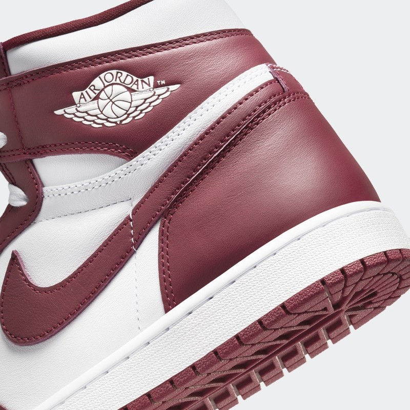Air Jordan 1 High OG "Team Red" | DZ5485-160