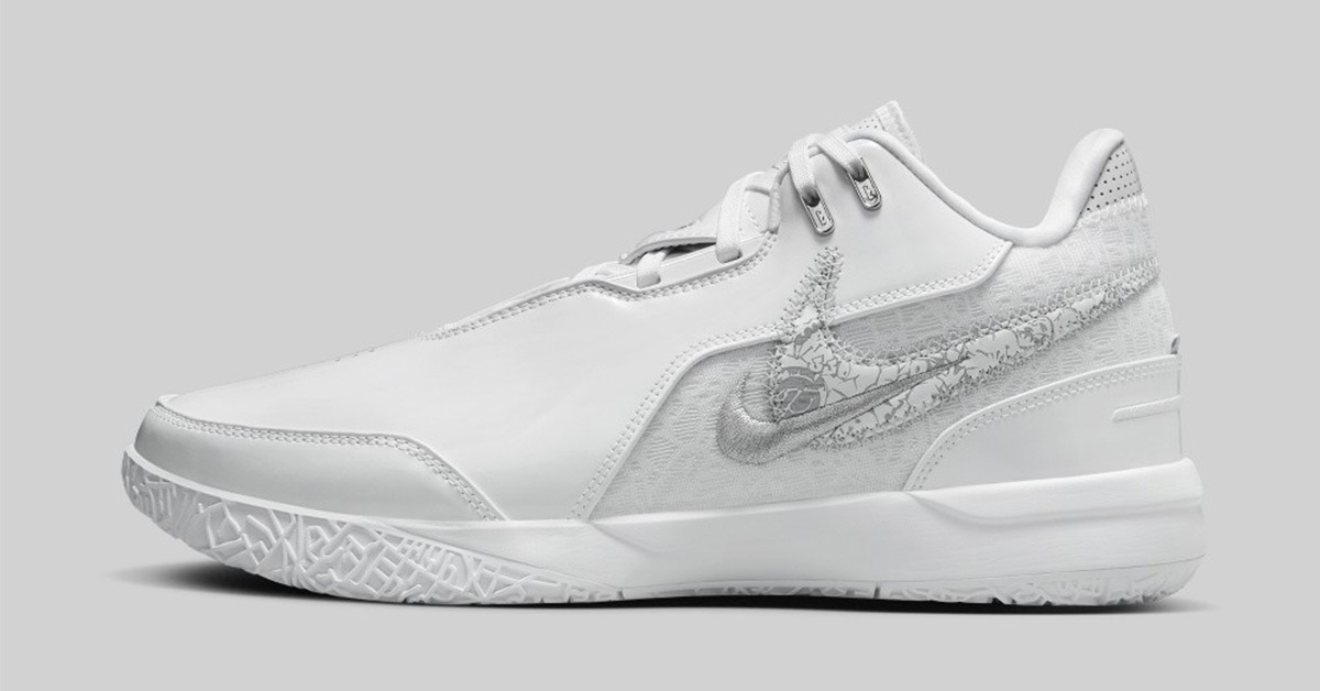 Clean Chic on the Court with the Nike LeBron NXXT Gen AMPD "White/Silver" Clean Chic on the Court with the Nike LeBron NXXT Gen AMPD "White/Silver"