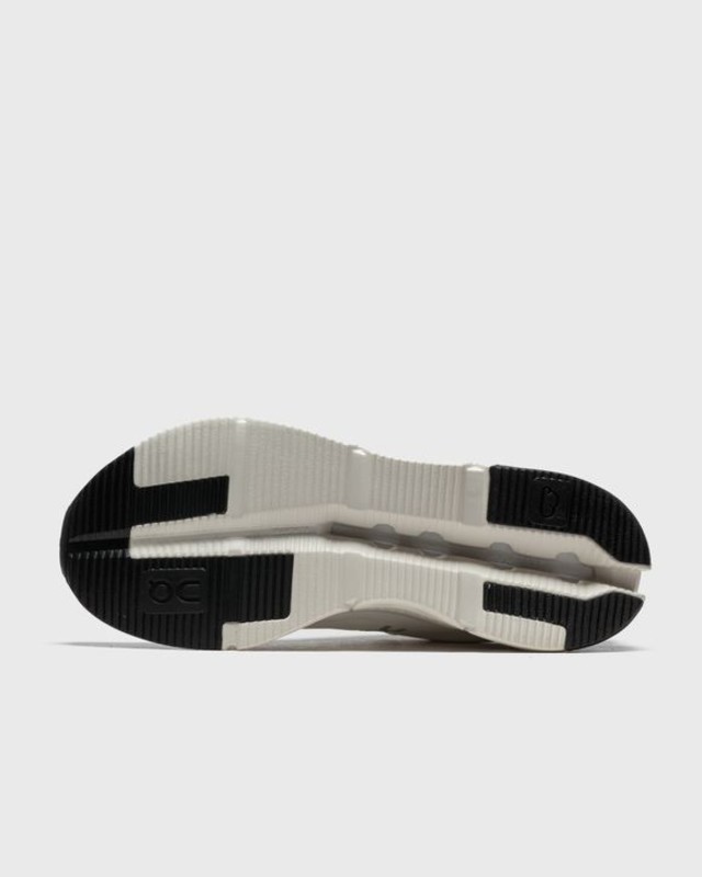 On Cloudnova Form "White Eclipse" | 26.98483