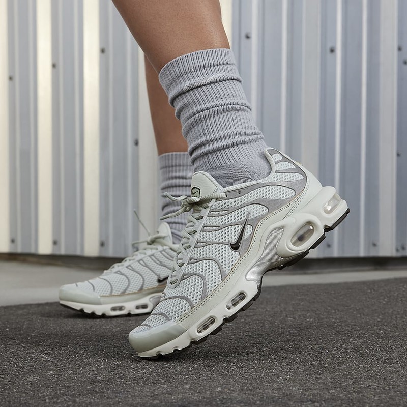 Nike Air Max Plus "Light Silver" | FV8480-002