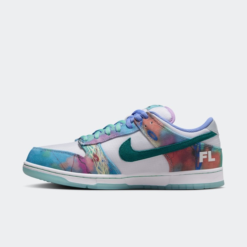 Futura Laboratories x Nike SB Dunk Low "Bleached Aqua" | HF6061-400