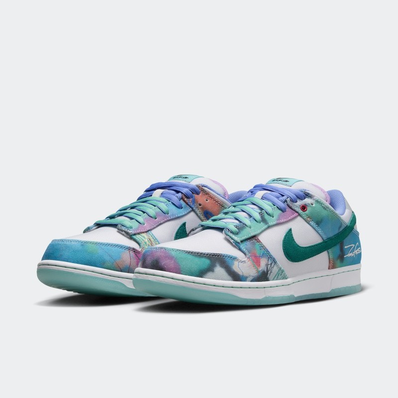 Futura Laboratories x Nike SB Dunk Low "Bleached Aqua" | HF6061-400