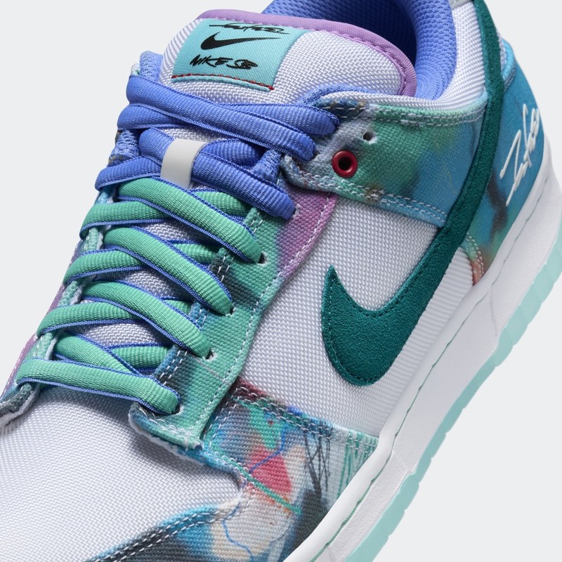 Futura Laboratories x Nike SB Dunk Low "Bleached Aqua" | HF6061-400
