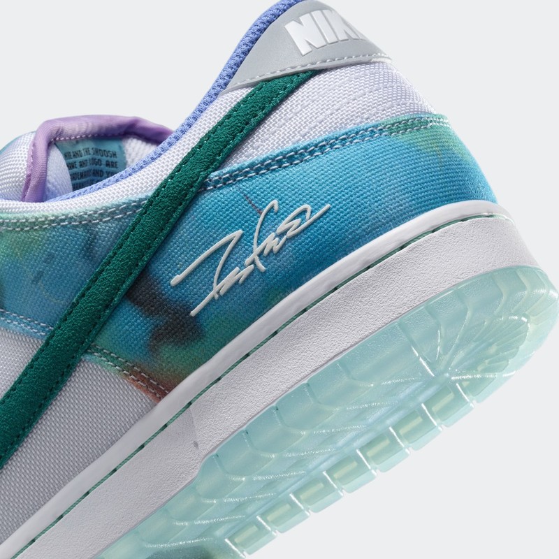Futura Laboratories x Nike SB Dunk Low "Bleached Aqua" | HF6061-400