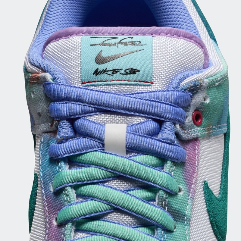 Futura Laboratories x Nike SB Dunk Low "Bleached Aqua" | HF6061-400