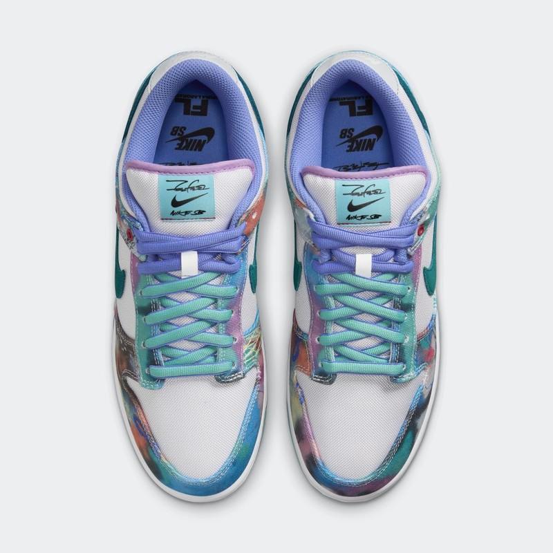 Futura Laboratories x Nike SB Dunk Low "Bleached Aqua" | HF6061-400