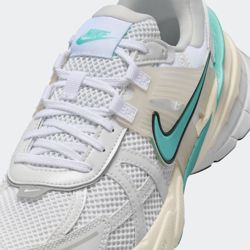 Nike V2K Run "Coconut Milk" | FD0736-105