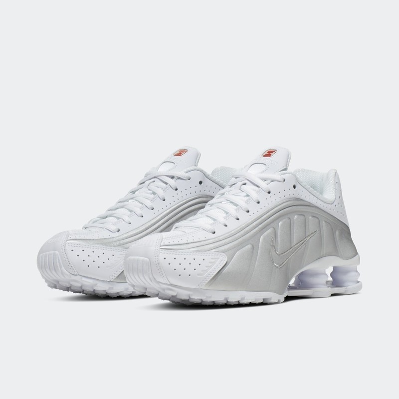 Nike Shox R4 "Metallic Silver" | AR3565-101