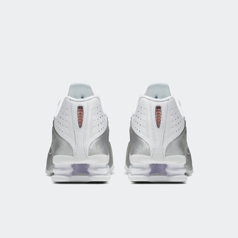 Nike Shox R4 "Metallic Silver" | AR3565-101