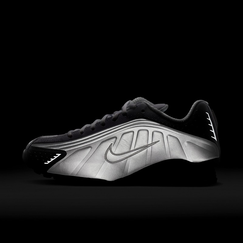 Nike Shox R4 "Metallic Silver" | AR3565-101