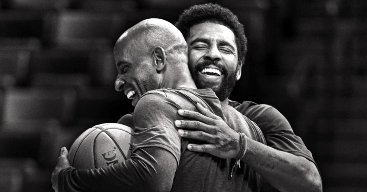 Kyrie Irving holt seinen Vater zu ANTA KAI: Eine Premiere in der Sportgeschichte Kyrie Irving holt seinen Vater zu ANTA KAI: Eine Premiere in der Sportgeschichte
