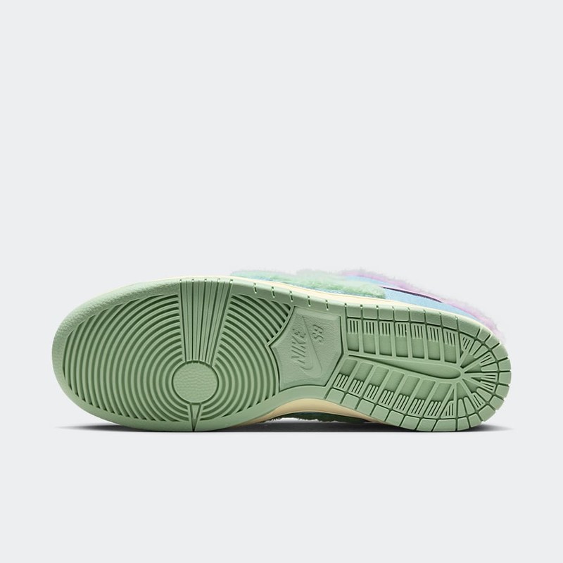 VERDY x Nike SB Dunk Low "Visty" | FN6040-400