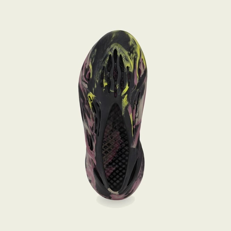 adidas Yeezy Foam Runner "MX Carbon" | IG9562
