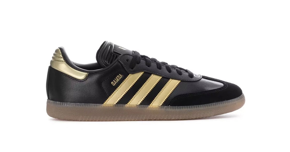 Golden details on the Lionel Messi x adidas Samba "Black/Gold" Golden details on the Lionel Messi x adidas Samba "Black/Gold"