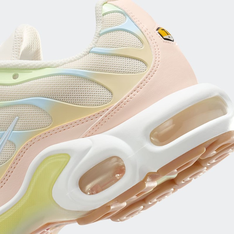Nike Air Max Plus "Crimson Tint" | DZ3671-800