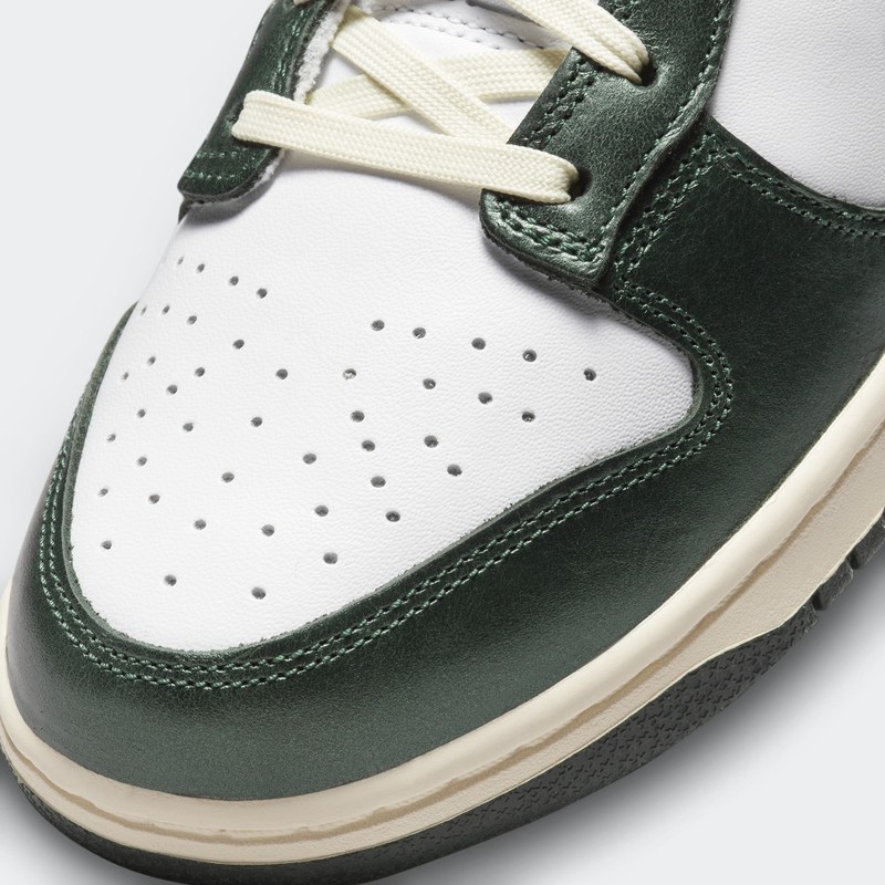 Nike Dunk Low "Vintage Green" | DQ8580-100