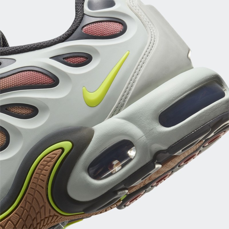 Nike Air Max Plus Drift "Light Silver" | FD4290-009