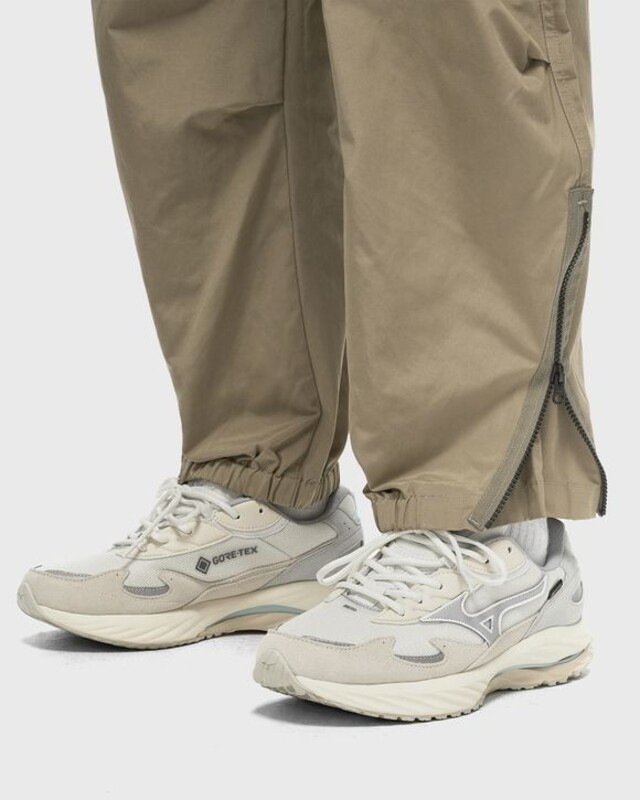 BSTN x Mizuno Wave Rider B GTX | D1GD242401 BSTN x Mizuno Wave Rider B GTX | D1GD242401