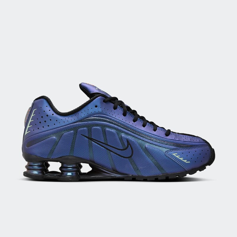 Nike Shox R4 "Iridescent" | HQ3446-001