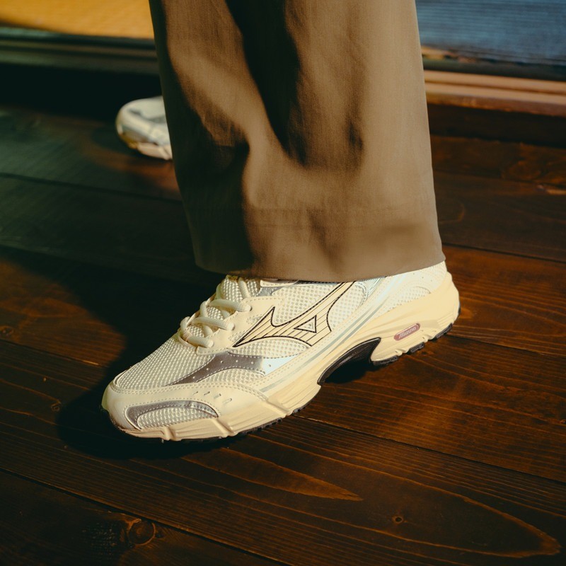 Mizuno MXR Retro "Pristine" | D1GA245104 Mizuno MXR Retro "Pristine" | D1GA245104