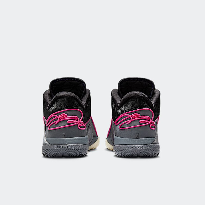 Nike LeBron 22 "Tunnel Vision" | FZ1094-001 Nike LeBron 22 "Tunnel Vision" | FZ1094-001