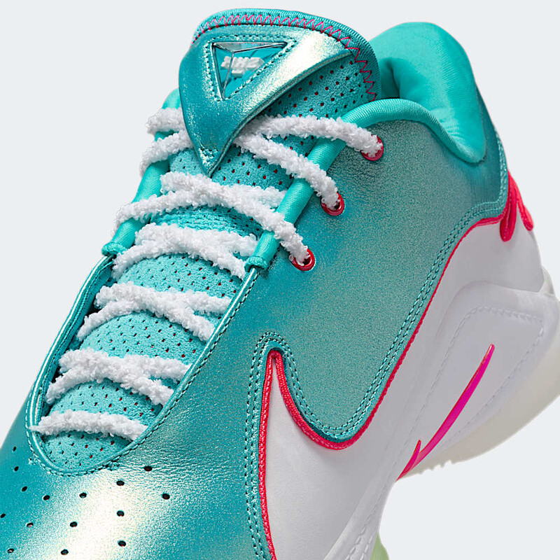Nike LeBron 22 "Limelight" | HV5148-600
