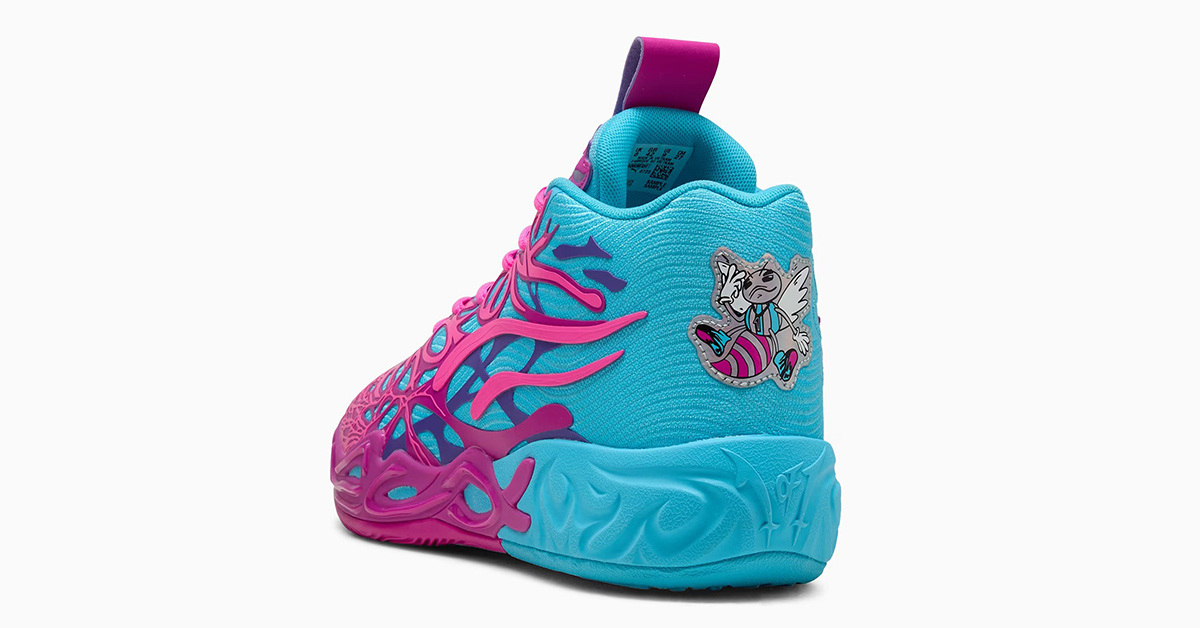 Charlotte's cult mascot conquers the PUMA MB.04 ‘Hugo The Hornet’ Charlotte's cult mascot conquers the PUMA MB.04 ‘Hugo The Hornet’