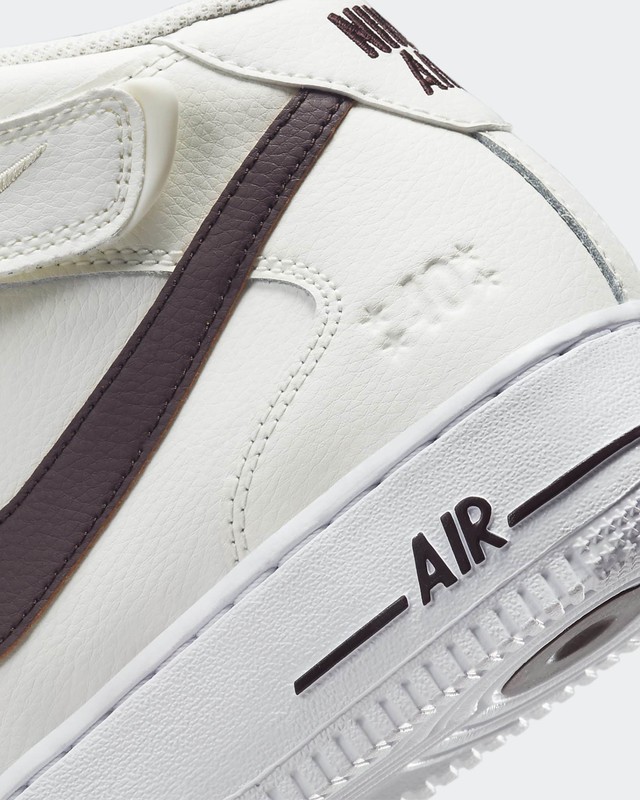 Nike Air Force 1 Mid 40th Anniversary | DR9513-100