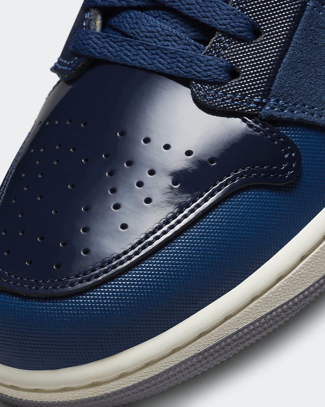 Air Jordan 1 Low SE Craft Obsidian | DR8867-400