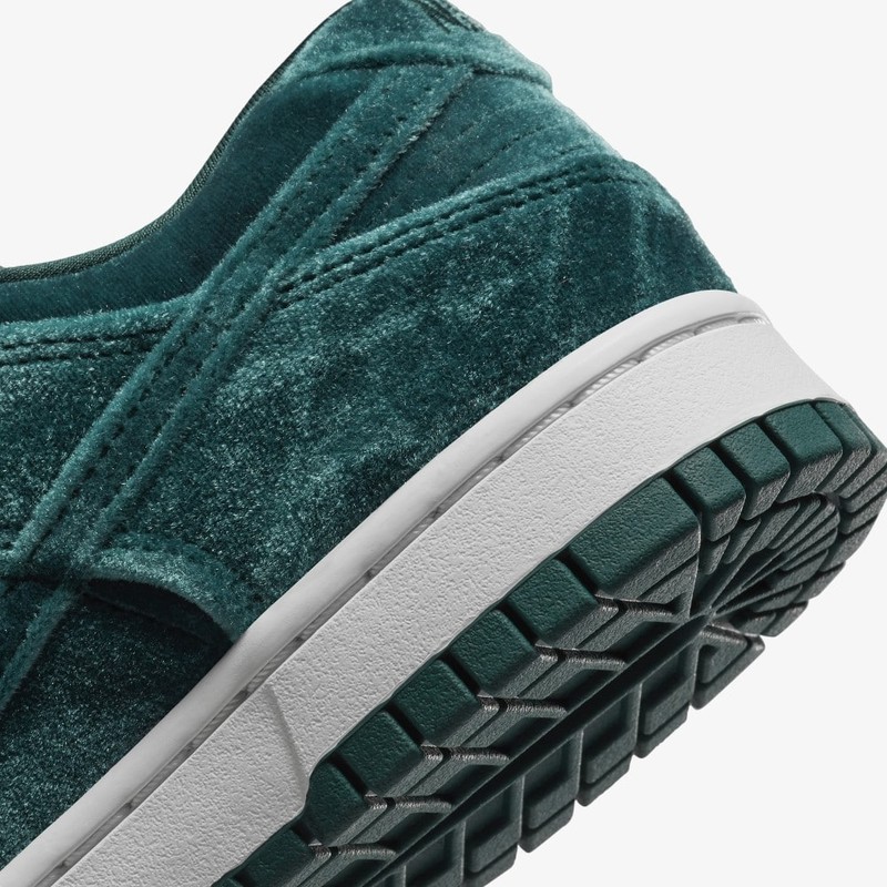Nike Dunk Low Green Velvet | DZ5224-300
