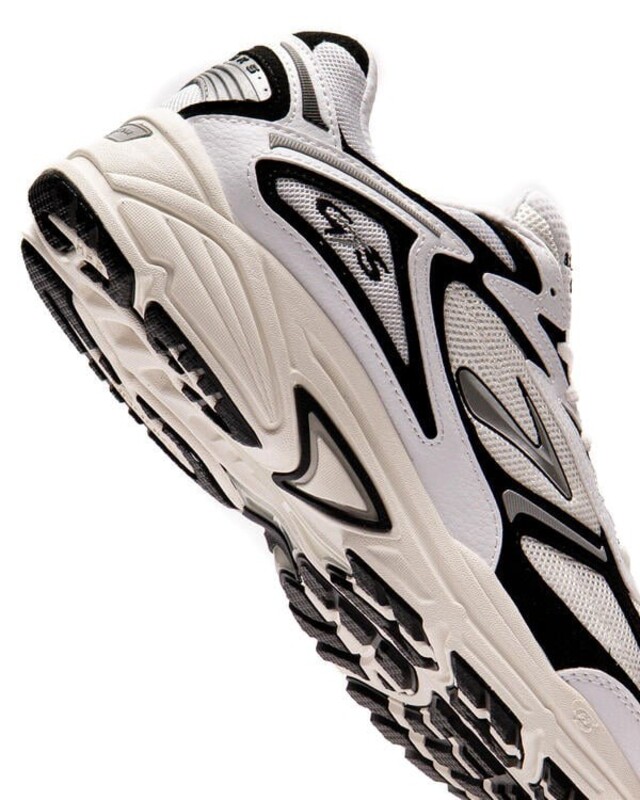 Brooks Adrenaline GTS 4 "White Silver" | 1104851D049