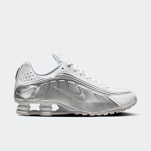 Nike Shox R4 "Metallic Silver" | HQ1988-101 Nike Shox R4 "Metallic Silver" | HQ1988-101