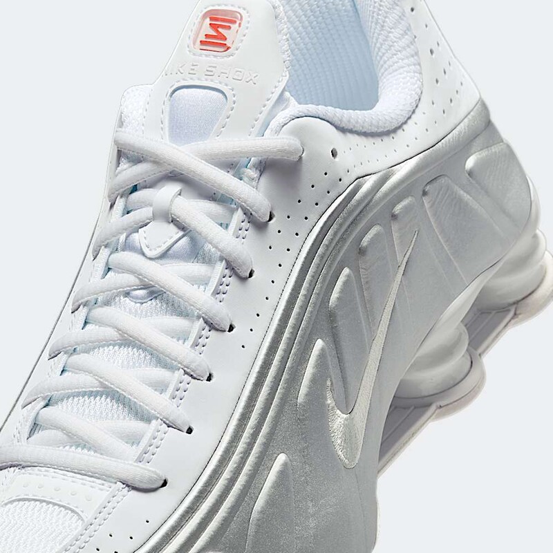 Nike Shox R4 "Metallic Silver" | HQ1988-101