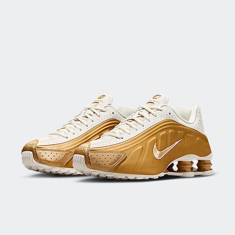 Nike Shox R4 "Metallic Gold" | AR3565-010