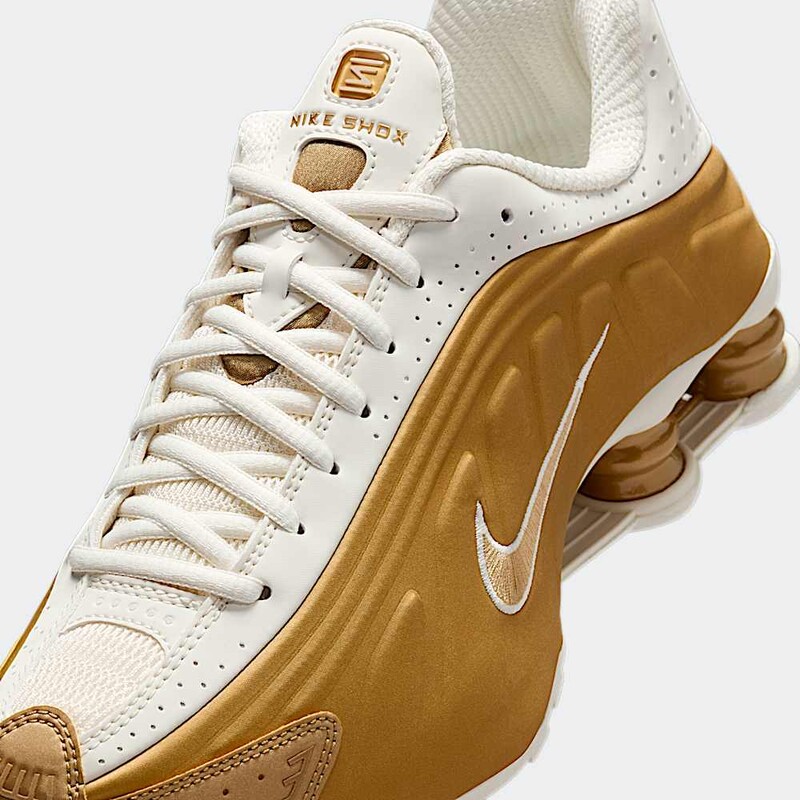Nike Shox R4 "Metallic Gold" | AR3565-010