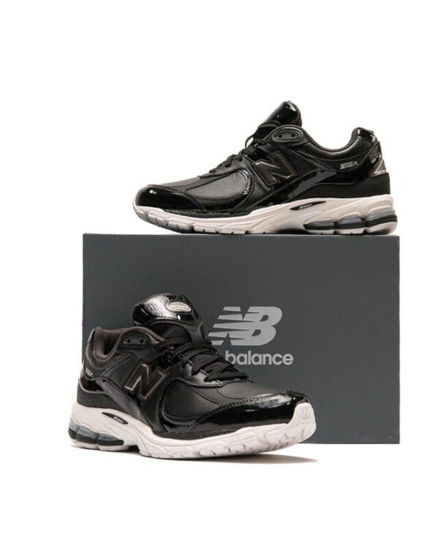 New Balance 2002R "Leather Pack Black" | U2002RD