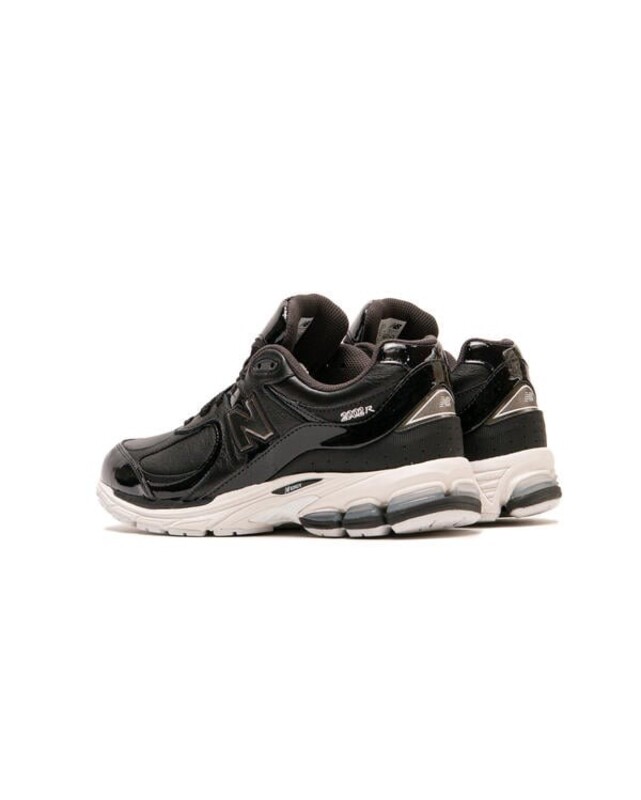 New Balance 2002R "Leather Pack Black" | U2002RD
