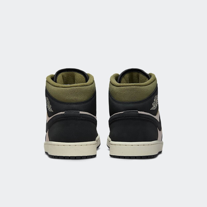 Light Orewood Brown/Off Noir/Medium Olive | HV4091-102