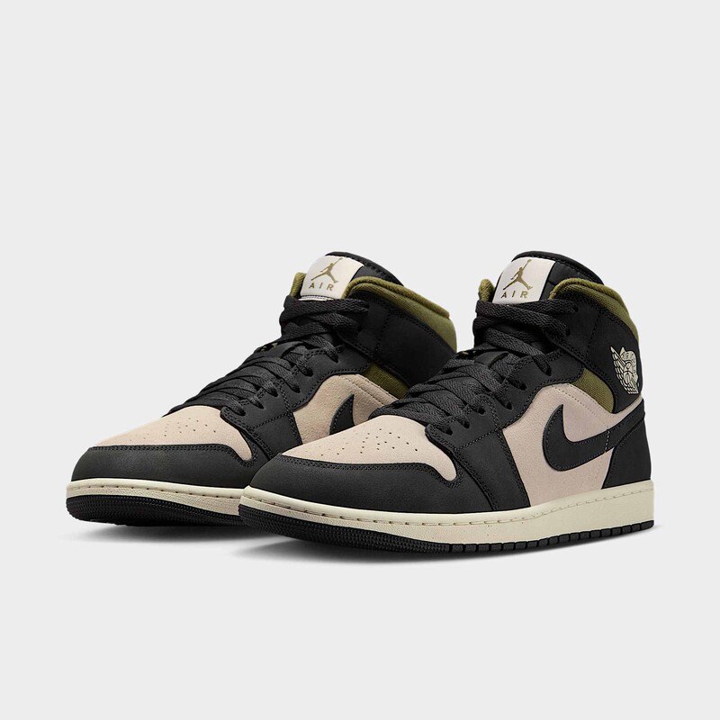 Light Orewood Brown/Off Noir/Medium Olive | HV4091-102