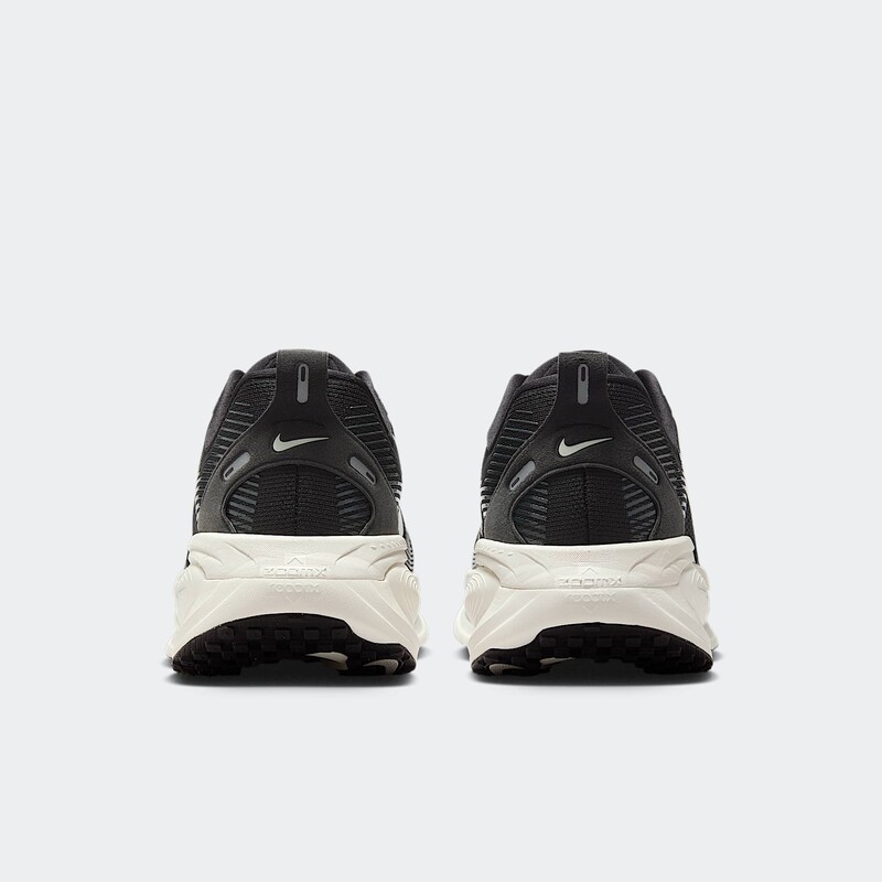 Nike Vomero 18 "Black" | IF0514-002