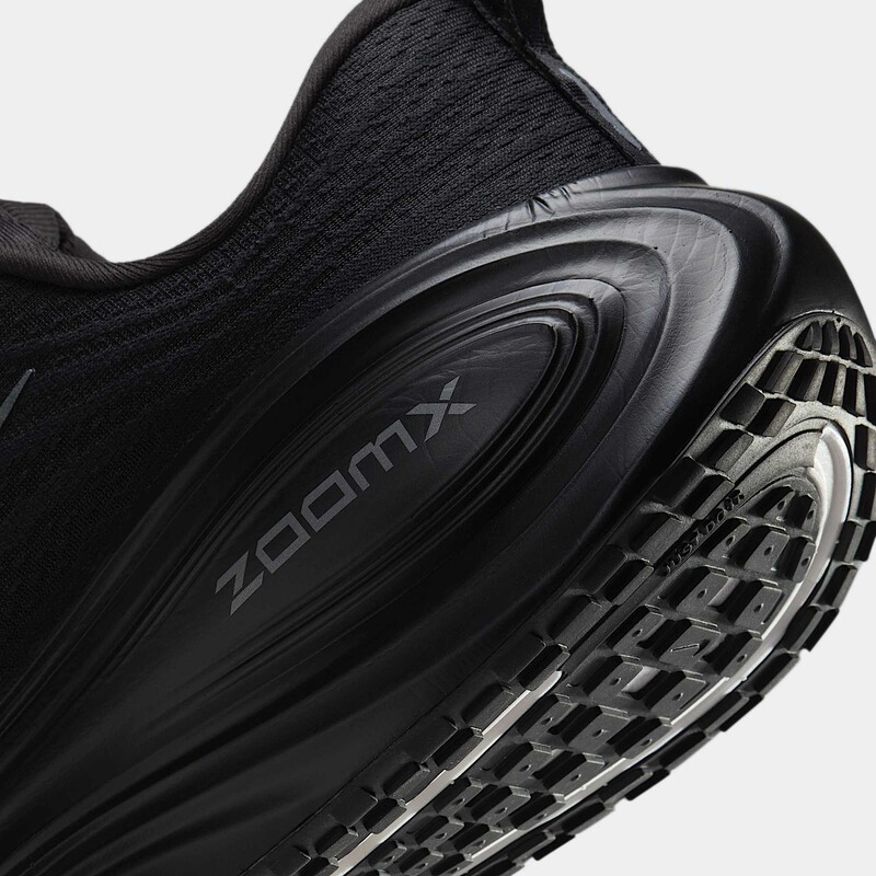 Nike Vomero Plus "Triple Black" | HV8150-003