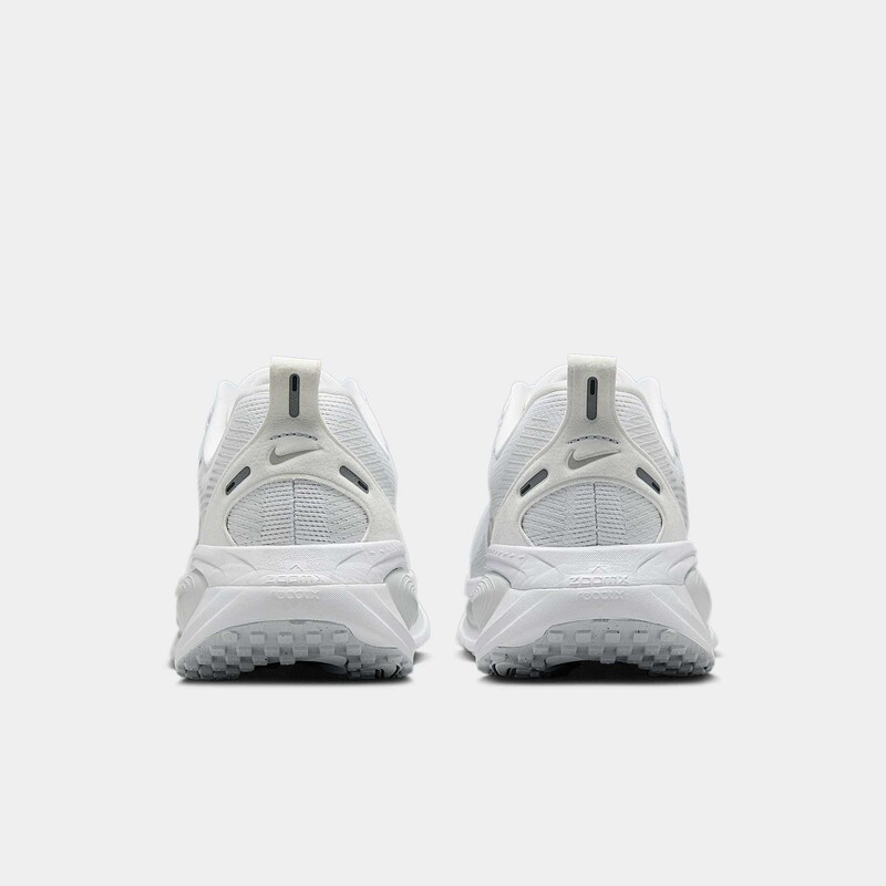 Nike Vomero 18 "White" | HM6804-104